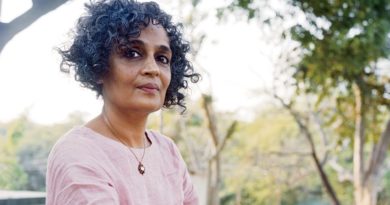 Arundhati-Roy-writer-social