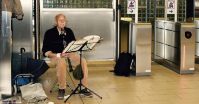 Argentine clarinetist Abraham Kunik at the Maelbeek metro station